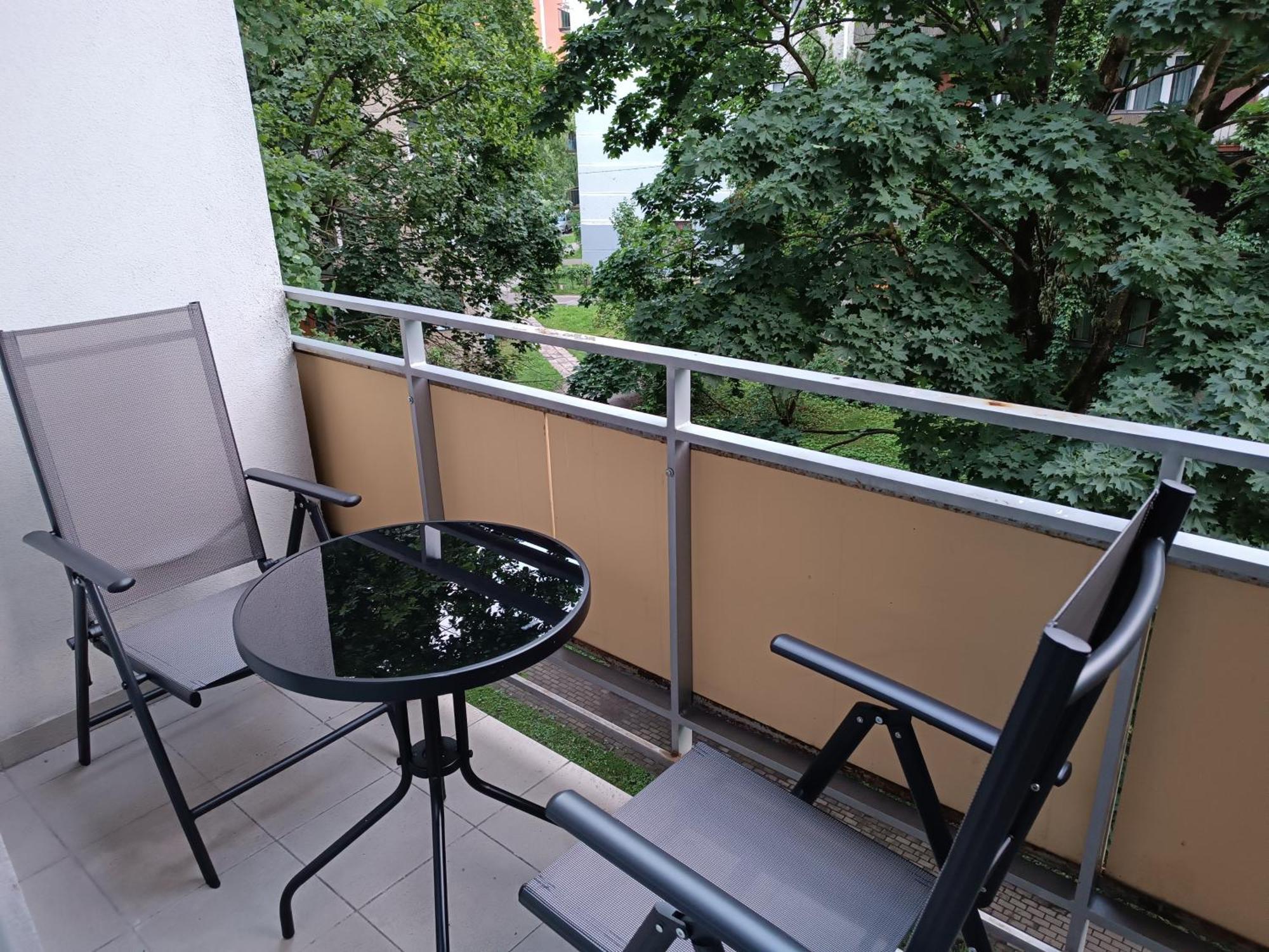 Quiet Dzelzavas Street Apartment Riga Exterior photo